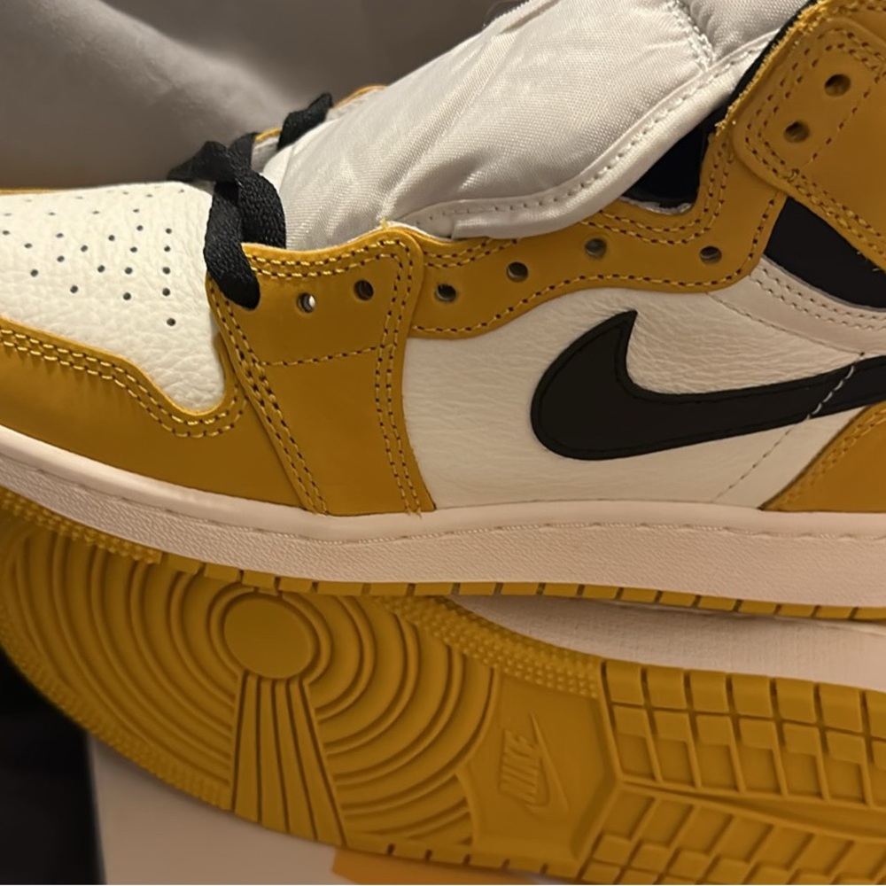 Jordan 1’s 5Y Sneakers in Yellow and White